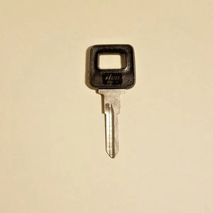 VL8-P Ilco Plastic Head Key Blank fits Volvo - Picture 1 of 3