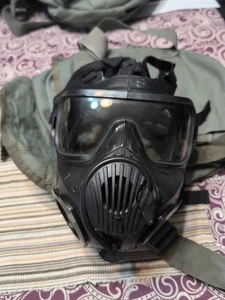 SMALL AVON M50 GAS MASK w/ Filters -U.S. MILITARY/LAW ENFORCEMENT 9216a - Picture 1 of 6