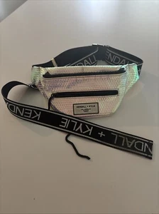 Kendall & Kylie schillernde Bauchtasche silberne Schnalle Regenbogen Handtasche Los Angeles - Bild 1 von 4