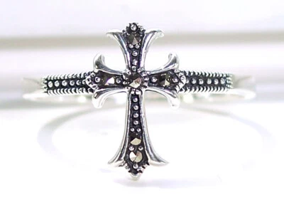 Delicado anillo de marcasita con cruz medieval de plata de ley .925 para mujer Foto 1 de 4