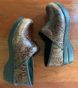DANSKO Shoes 38 7.5 8 PROFESSIONAL TOOLED CLOGS Floral Leather BROWN EXC - Picture 1 of 9