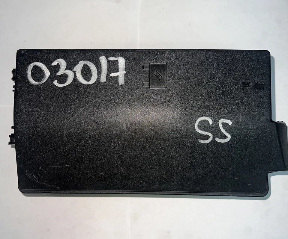 Camaro SS 2013 caja de fusibles con bahía de motor OEM 22760635-01 Foto 1 de 2