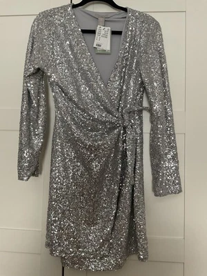  Vestido envolvente con lentejuelas plateado talla M de H&M Foto 1 de 3