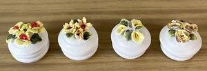 Victorian Trading Co. Porzellan kleine Schmuckschatullen Blumen 4er Set - Bild 1 von 6