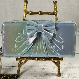 Loungefly Disney Cinderella 75th Anniversary Shiny Wallet Wristlet Exclusive Neu - Bild 1 von 7