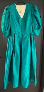 Damen Trachten Dirndl 3/4-Arm Grün mit Broschen ca. Gr. 38 v. Krüger Dirndl - Picture 1 of 2