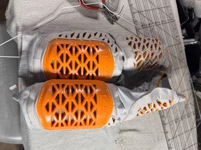 Pantalones Cortos de Compresión Acolchados Pro Tech Gear - Juveniles Medianos - Blancos Foto 1 de 4