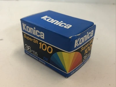 Película Konica Super SR 100 36/135 DX para tomas universales EXP 10/1993 Foto 1 de 3