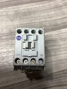 ALLEN BRADLEY 100-C09E*10 Ser A #126N76 - Foto 1 di 4
