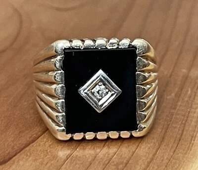 Amazing 10K Yellow Gold Onyx & Diamond Accent Signet Band Men’s Ring Size 8.5 - Image 1 of 4