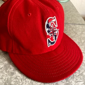 Sombrero ajustado 59Fifty rojo clásico 59Fifty de los Seattle Mariners New Era 4 de julio EE. UU. - Imagen 1 de 6