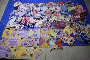 2535 1 Pfund antiker 1940-50er vorgeschnittener Baumwollstoff Quadrate/Dreiecke - Quilten - Bild 1 von 5