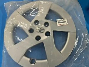 2010-2012 Genuine Toyota 4260247110 Prius Wheel Cover 42602-47110 ! - Picture 1 of 1