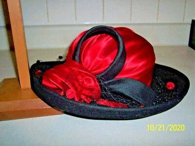 Whittall & Shon Negro 100% Lana con Gorra de Satén Rojo y Sombrero Rosa 22 1/4" Med. Foto 1 de 4