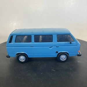 VOLKSWAGEN TYPE 2 (T3) VAN BLUE 1/24 DIECAST MODEL BY MOTORMAX 79376 B12 - Picture 1 of 7