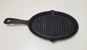 Unbranded Cast Iron Ribbed Oval Cooking Skillet Griddle Fajita Frying Pan-READ - Picture 1 of 3