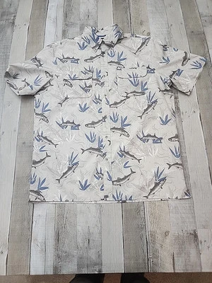 Camisa con botones Chaps para pesca al aire libre AOP para hombre grande calce relajado Foto 1 de 4