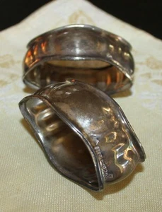 Zwei Barockstil Serviettenhalter gep. Halbmond/Krone STERLING 925 Weinglas 32 Gr - Picture 1 of 4