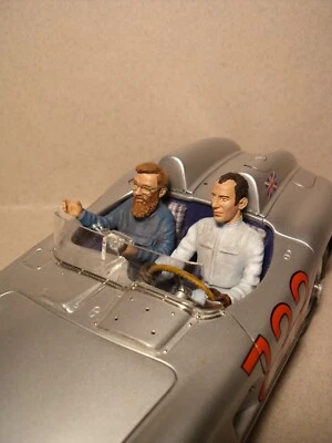 CMC 1/18  FIGUREN  MOSS JENKINSON VROOM BEMALT  GP REPLICAS MINICHAMPS CMR - Bild 1 von 4