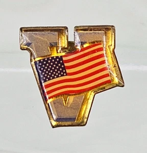 Prendedor de solapa de colección Veterano V is for Victory bandera estadounidense sombrero patriótico corbata tachuela - Imagen 1 de 5