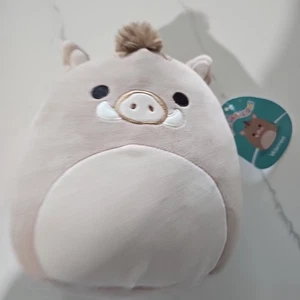 Peluche Warren Boar 9" Squishmallows #1641 Squishdate 4•07•2022 nuevo con etiquetas - Imagen 1 de 3