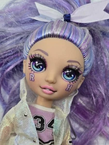 MGA 11" Rainbow High Cheer Puppe Violet Willow Gelenk Cheerleader - Bild 1 von 3