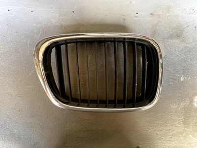 Right Side Kidney Grilles OEM 2001 2002 2003 BMW 5 Series E39 528i 525i 530i - Image 1 of 4