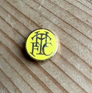 TOTTENHAM - YELLOW MONOGRAM - VINTAGE FOOTBALL ENAMEL BADGE/PIN - SPURS - Picture 1 of 2