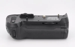 Genuine Nikon MB-D12 multi-Power Battery Grip for Nikon D800/D800E/D810/D810A - Picture 1 of 14