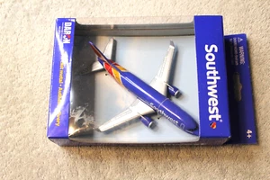 Southwest airline 737 die cast by Daron - Picture 1 of 3