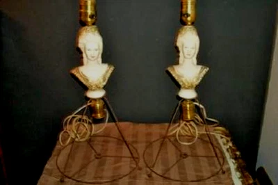 Par de lámparas Cottagecore antiguas francesas pompadour para dama media muñeca yeso enjaulado HP Foto 1 de 4