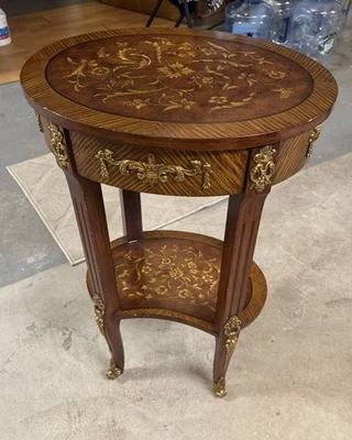 Французский декоративный столик в стиле Людовика XVI из красного дерева 20 дюймов овальный боковой столик - Изображение 1 из 4