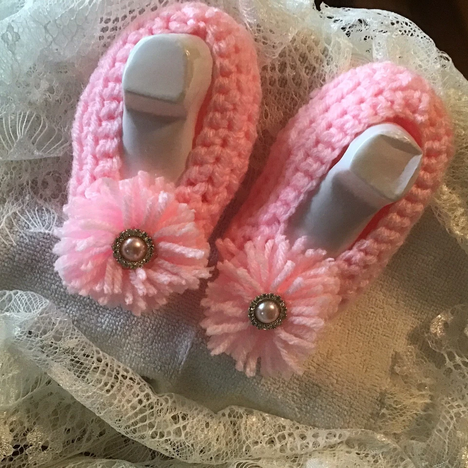 Розовый с Pom Pom, ручной крючком Baby ботинок, размер 4, подарочная упаковка включена - Изображение 1 из 4