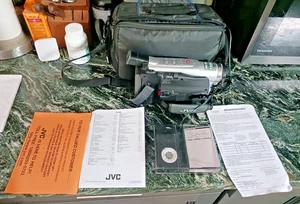 JVS SUPER VHS CAMCORDER GR-SXM38U 1000 DIGITAL ZOOM + CHARGER + BAG TESTED!!! - Picture 1 of 9