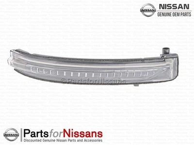 Genuine Nissan 2018-2019 Murano Rogue Right Side Mirror Signal Lamp - Image 1 of 4