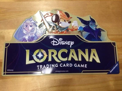 Disney Lorcana TCG - Letrero promocional de metal al por menor Foto 1 de 4