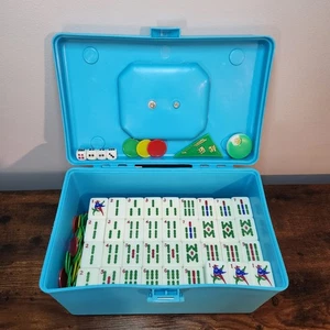 Vintage 147 MahJong Tiles Large Green & White + Tokens, Dice & Case - Picture 1 of 11