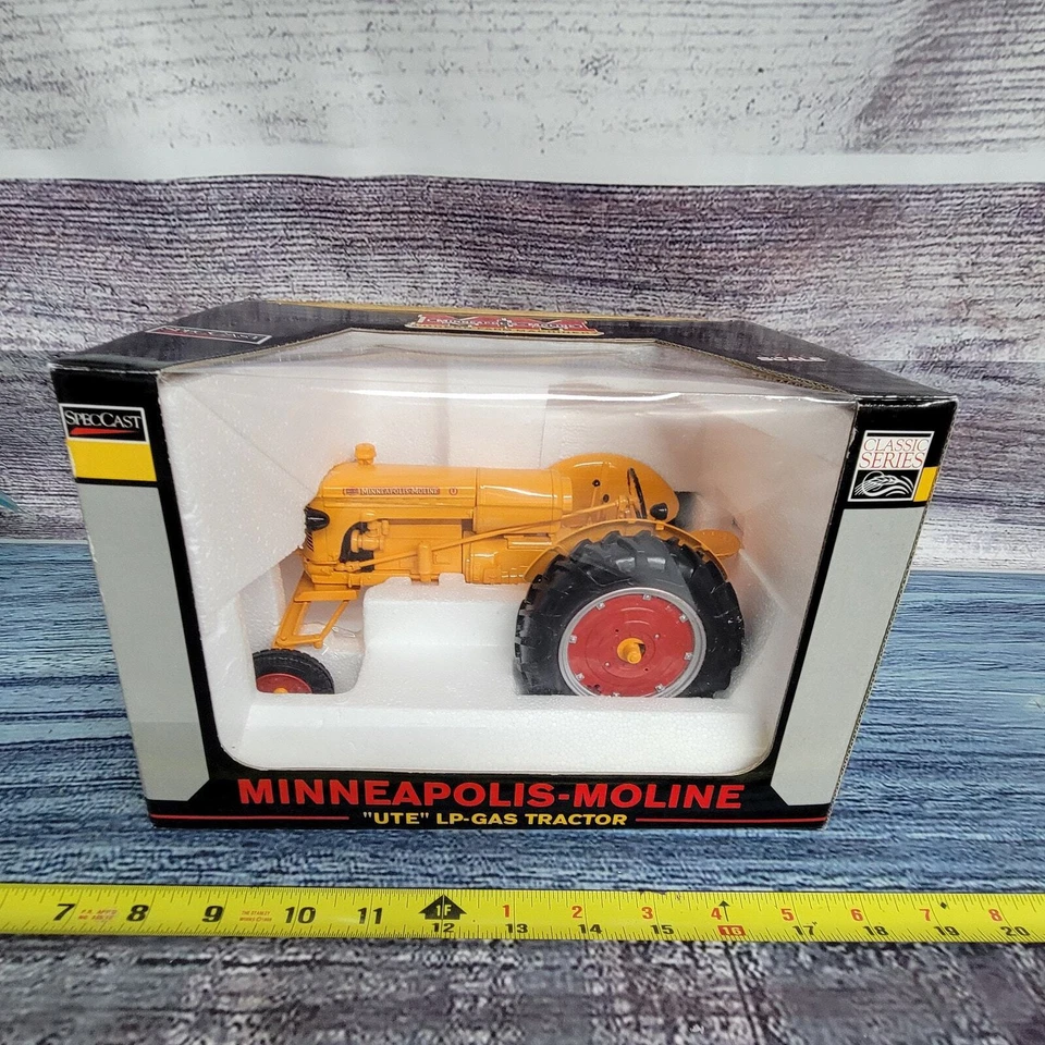 Tractor de gasolina Speccast 2003 1/16 Minneapolis Moline UTE LP fundido a presión amarillo detallado Foto 1 de 4