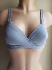 Hanes Convertible Wireless Tshirt Bra Small - Picture 1 of 10