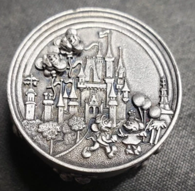 Disney Peltre Collar Pendientes Broche Joyería Infantil Castillo de la Bella Durmiente Foto 1 de 4