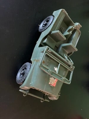 Jeep de juguete coleccionable del ejército plástico vintage años 80 739 incompleto, VENDIDO COMO ESTÁ Foto 1 de 4