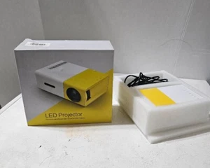 mini LED projector - Picture 1 of 9