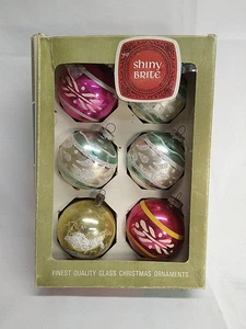 Shiny Brite Stenciled Red Pink Blue Yellow Snowy Cabin 2 3/4'' Ornament Vintage - Picture 1 of 11