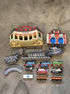 Thomas & seine Freunde Trackmaster Lot - Motoren, Reisebusse, Tidmouth Schuppen, Schienen - Bild 1 von 16