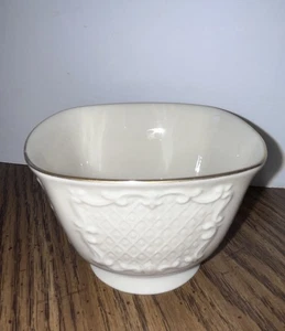 Lenox Canterbury Candy Nut Bowl 24K Gold Trim Pedestal Base - Picture 1 of 6