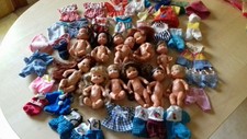 Lotto di bambolotti e tantissimi abitini