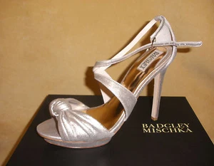 New in Box - Never Worn - Badgley Mischka Wallis Heels in Rose Gold Size 9 1/2 - Picture 1 of 7