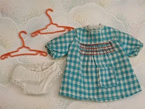 Pedigree Sindy Patch Kleid Vintage 60er blau Gingham + Unterwäsche + Kleiderbügel - Bild 1 von 6