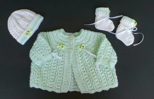 Conjunto de suéter/sombrero/botines de ganchillo hecho a mano para bebé niña o muñeca renacida -0-3 meses - Imagen 1 de 6
