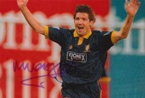 AUTÓGRAFO DE FÚTBOL MICK HARFORD FIRMADA A MANO 6X4 WIMBLEDON 1 - Imagen 1 de 1